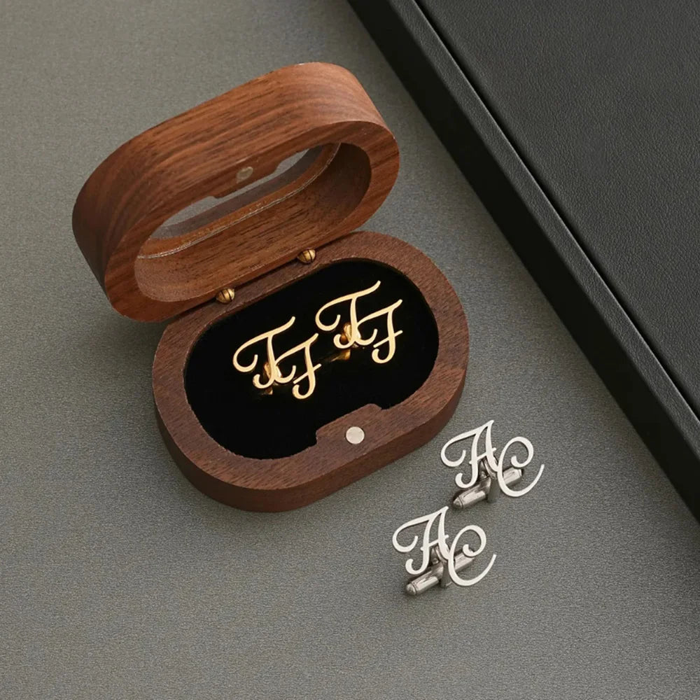 Customized initial cufflinks for weddings. Prepare wedding gifts for him. Prepare cufflinks for men. Prepare gifts for dad